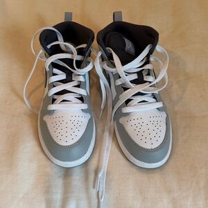 Kids Air Jordan 1 - barely worn